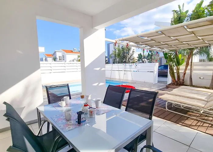 Poser With Private Pool And Bbq Vila Perivolia