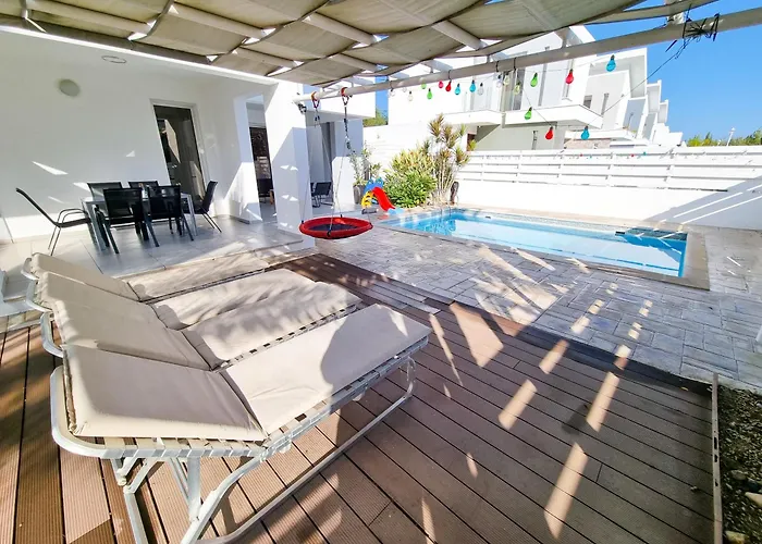 Vila Poser With Private Pool And Bbq