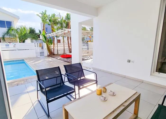 Vila Poser With Private Pool And Bbq Perivolia