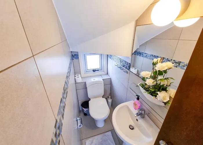 Poser With Private Pool And Bbq Perivolia