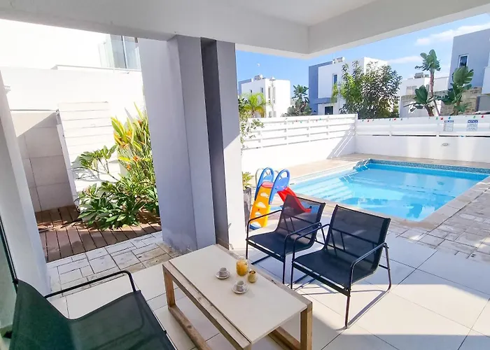 Poser With Private Pool And Bbq Vila Perivolia